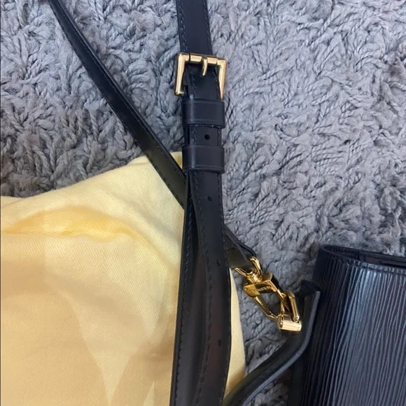 🔴SOLD🔴 Louis Vuitton Monceau Black Epi Leather - Picture 6 of 15